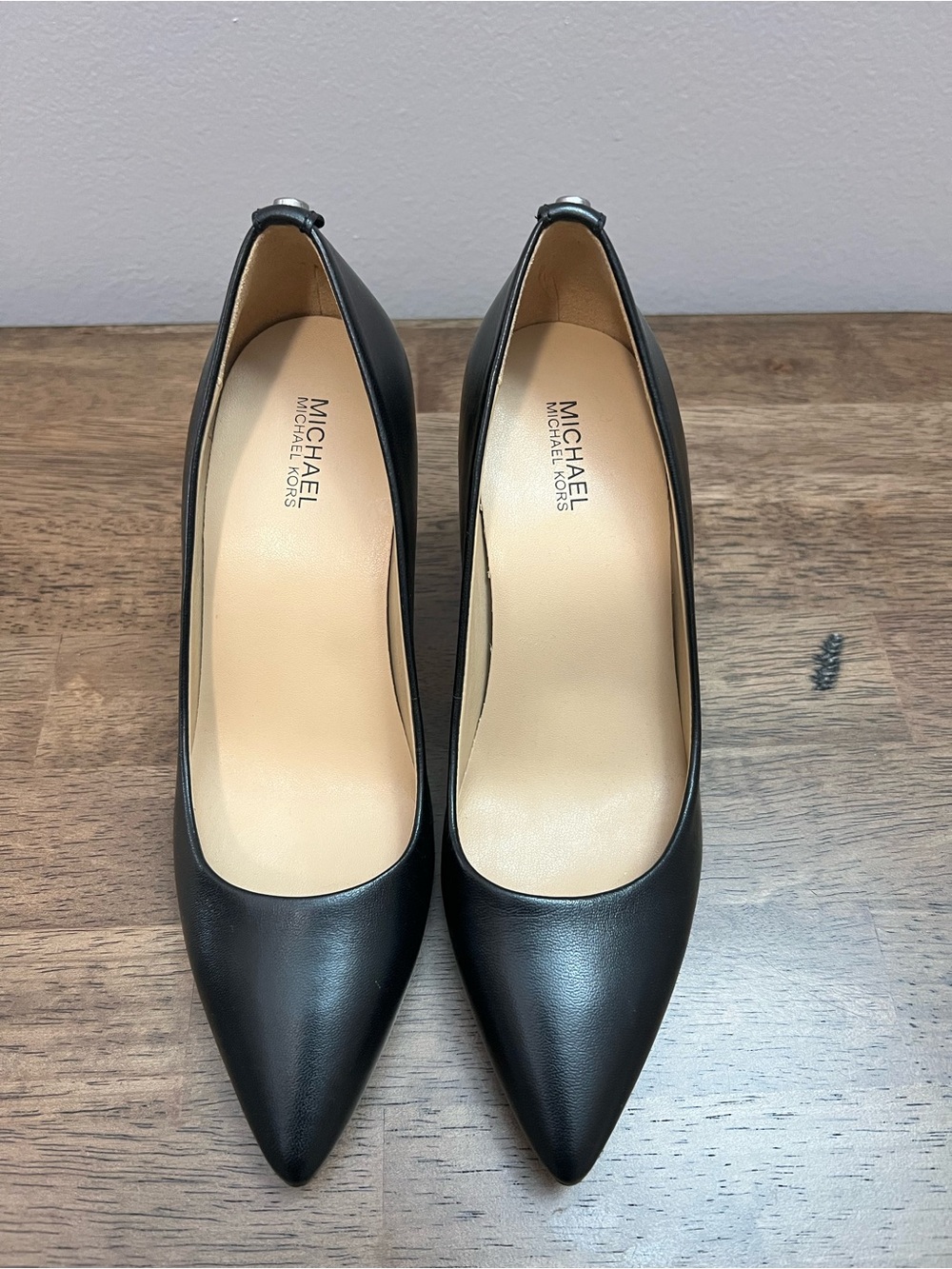 Michael Kors Black Leather Pointed-Toe Pumps size 5 like new